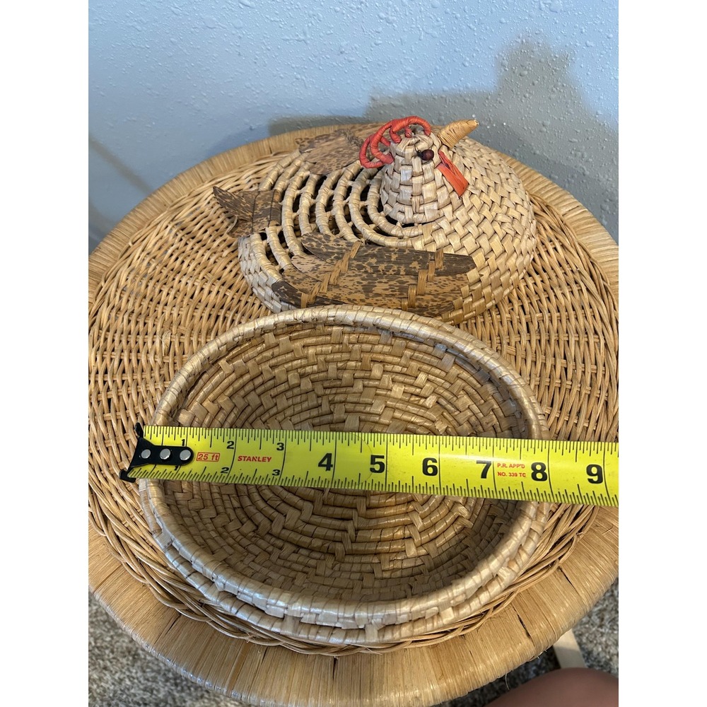 Vintage Chicken Straw Woven Lidded Basket Farmhouse Hen Decor - Picture 10 of 11
